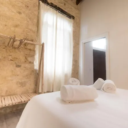 Апартаменты Casola House
